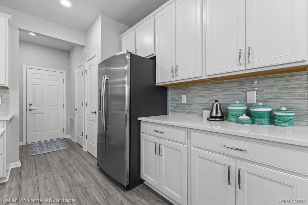 836 Addison Circle Commerce Charter Township, MI 48390