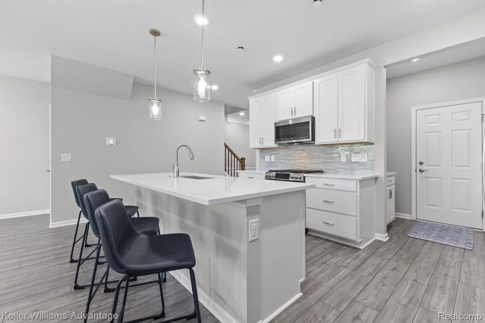 836 Addison Circle Commerce Charter Township, MI 48390