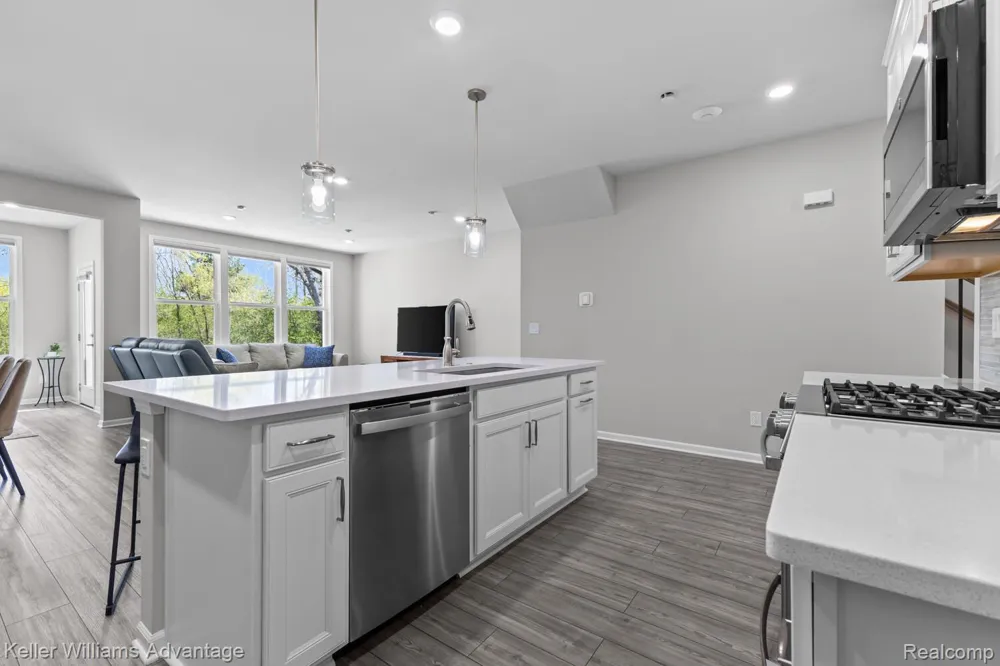 836 Addison Circle Commerce Charter Township, MI 48390