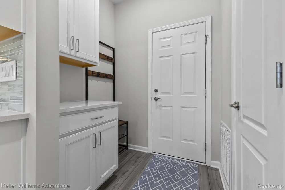 836 Addison Circle Commerce Charter Township, MI 48390