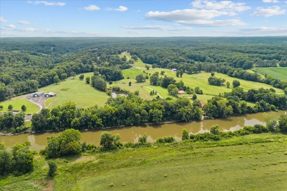 4060 Dyer Rd Hurricane Mills, TN 37078
