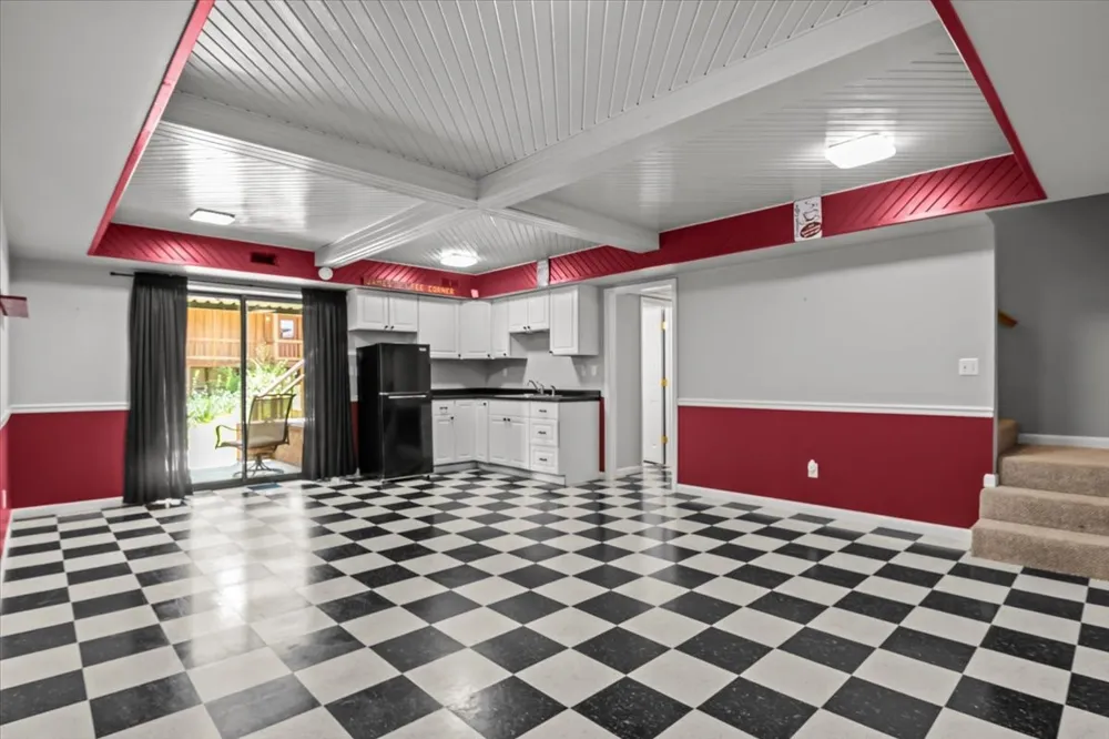 4060 Dyer Rd Hurricane Mills, TN 37078