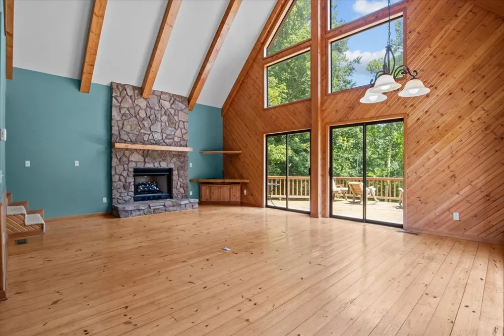 4060 Dyer Rd Hurricane Mills, TN 37078