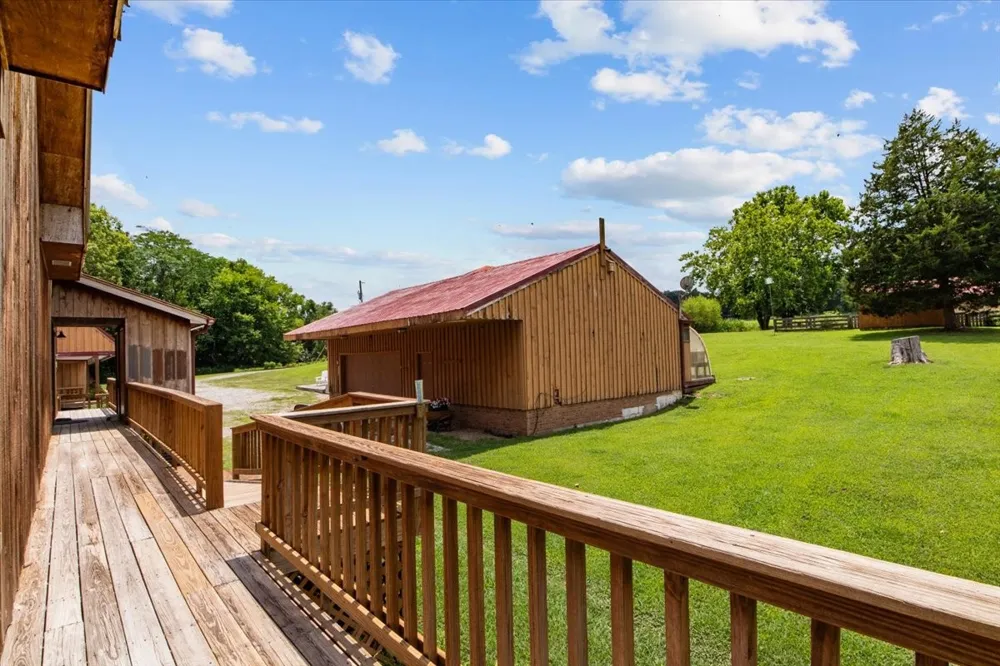 4060 Dyer Rd Hurricane Mills, TN 37078