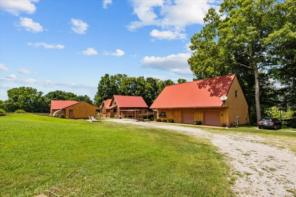 4060 Dyer Rd Hurricane Mills, TN 37078