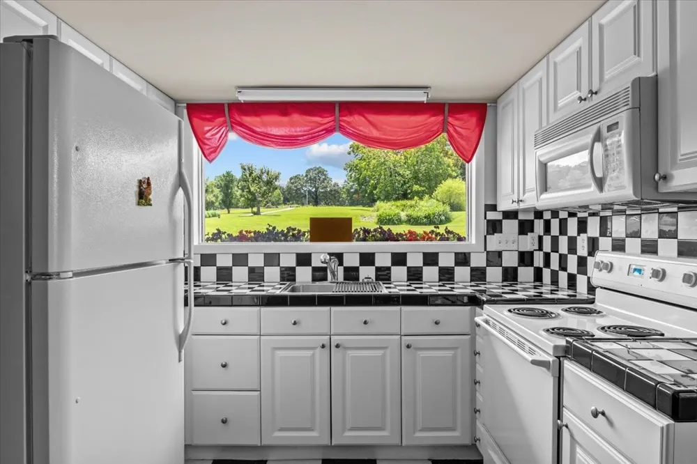 4060 Dyer Rd Hurricane Mills, TN 37078