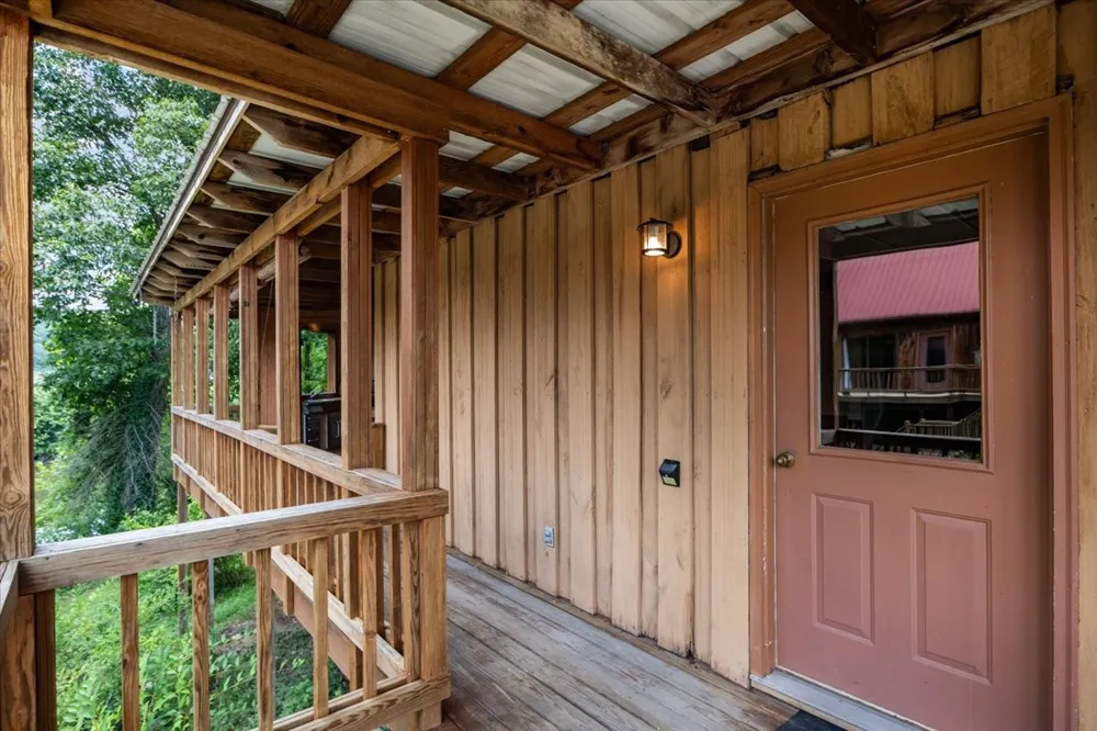 4060 Dyer Rd Hurricane Mills, TN 37078