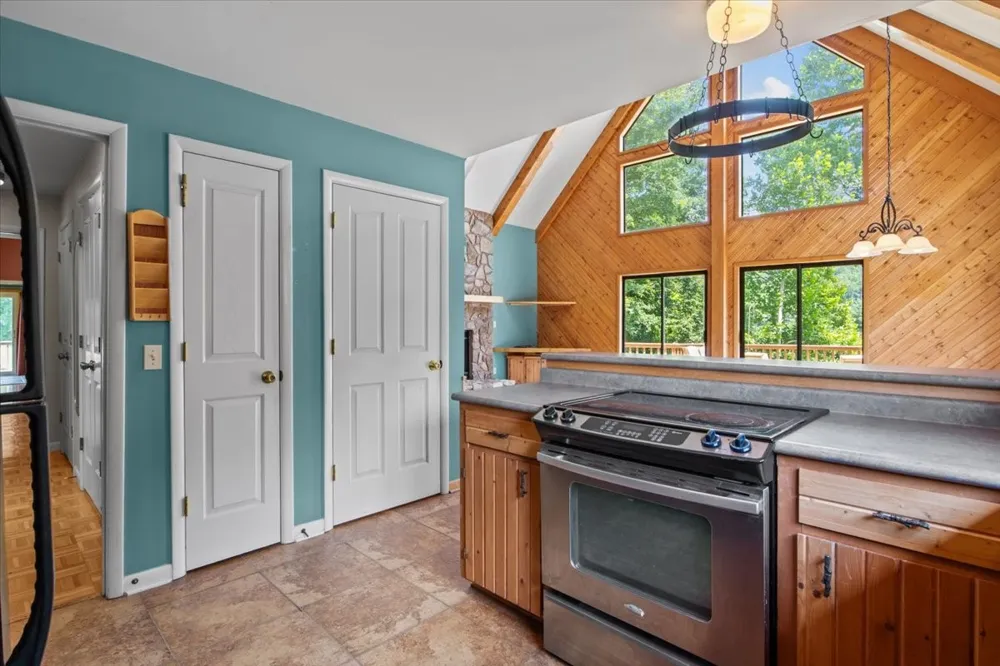 4060 Dyer Rd Hurricane Mills, TN 37078
