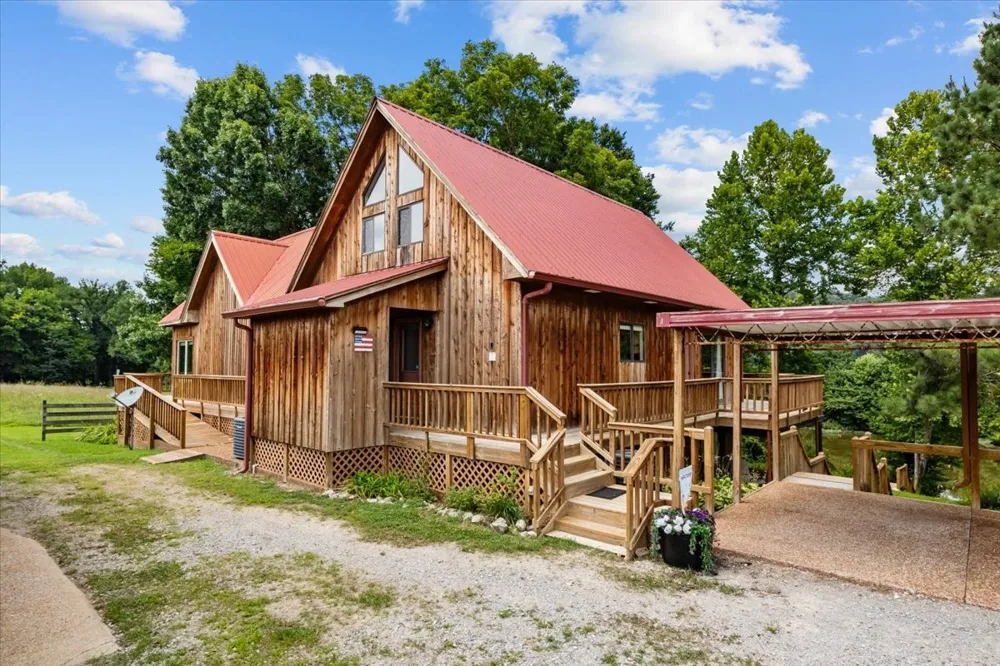 4060 Dyer Rd Hurricane Mills, TN 37078