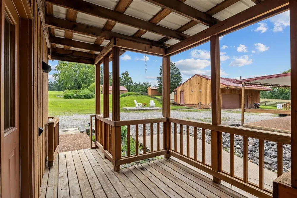 4060 Dyer Rd Hurricane Mills, TN 37078