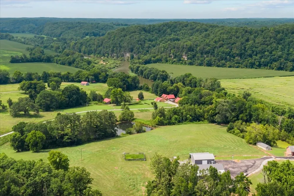 4060 Dyer Rd Hurricane Mills, TN 37078