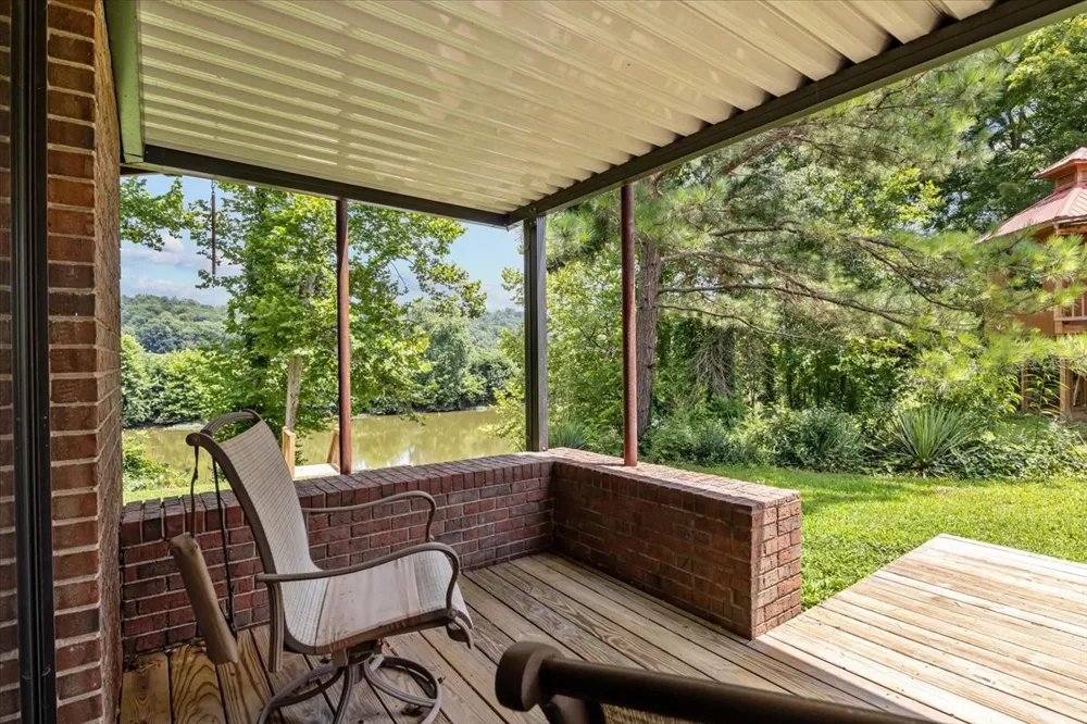 4060 Dyer Rd Hurricane Mills, TN 37078
