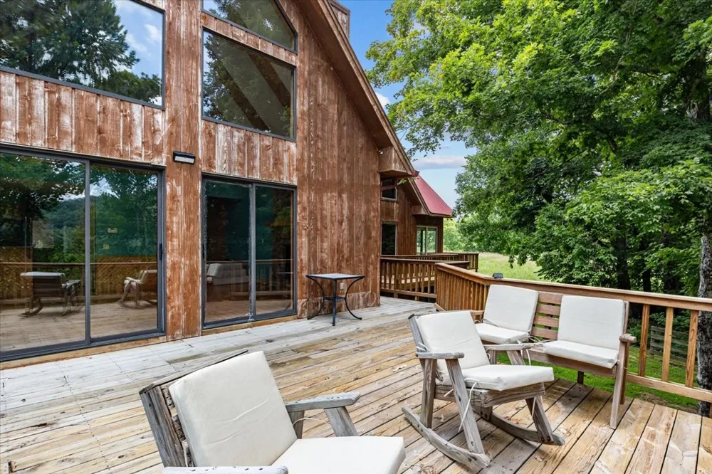 4060 Dyer Rd Hurricane Mills, TN 37078