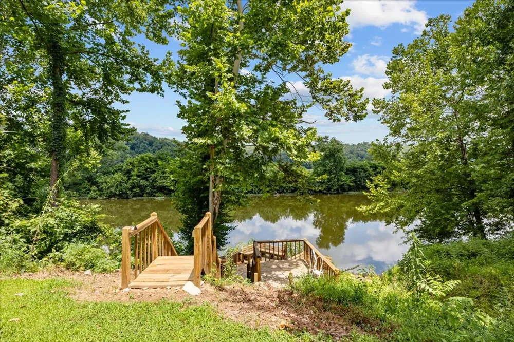 4060 Dyer Rd Hurricane Mills, TN 37078