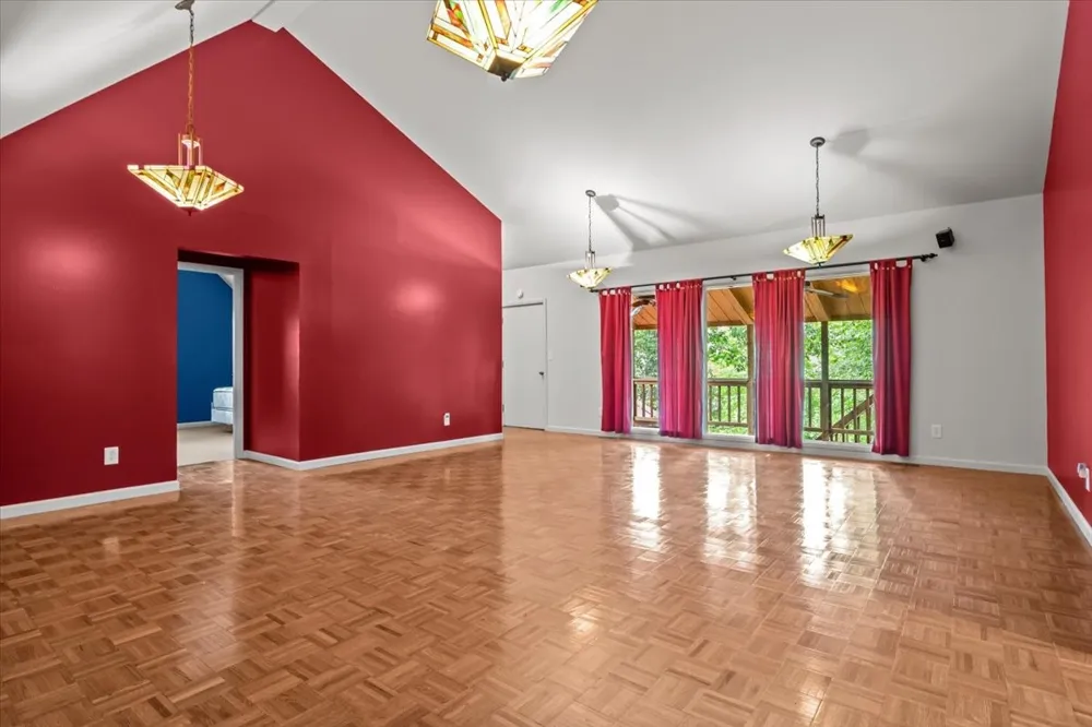 4060 Dyer Rd Hurricane Mills, TN 37078