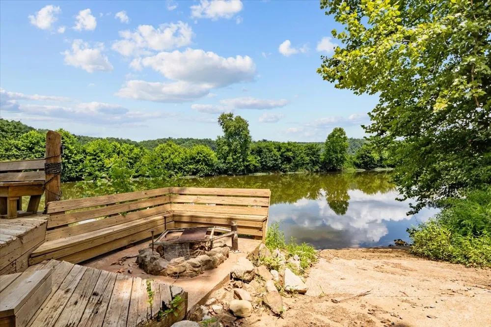4060 Dyer Rd Hurricane Mills, TN 37078