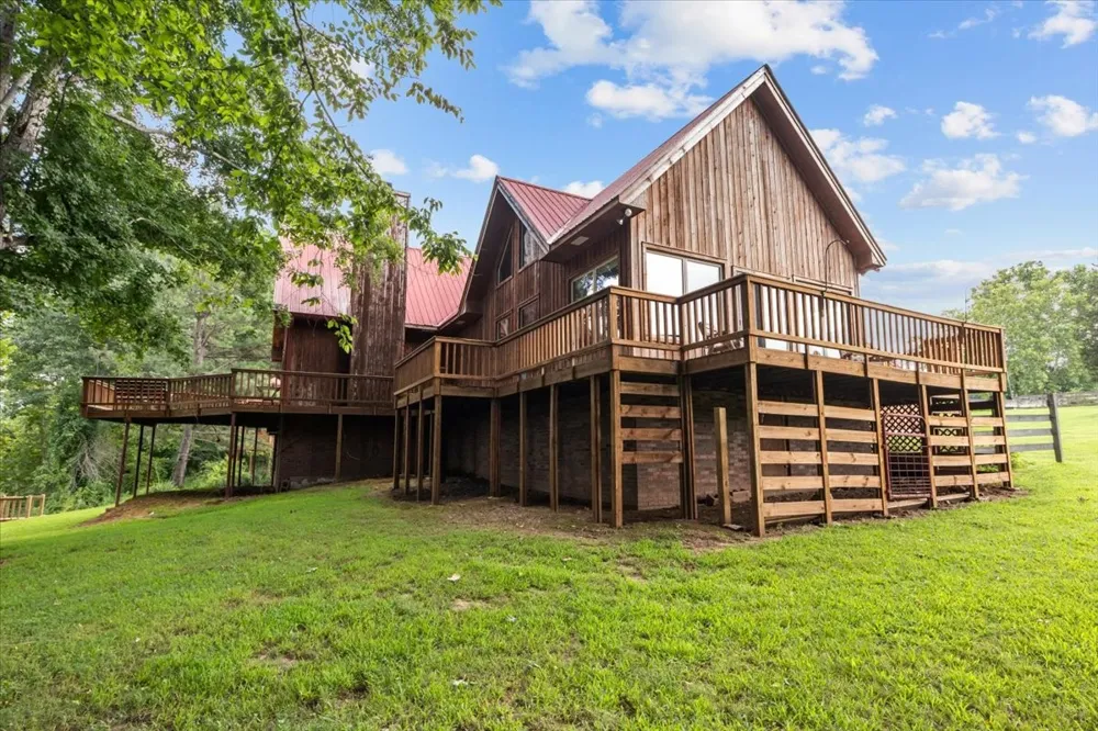 4060 Dyer Rd Hurricane Mills, TN 37078