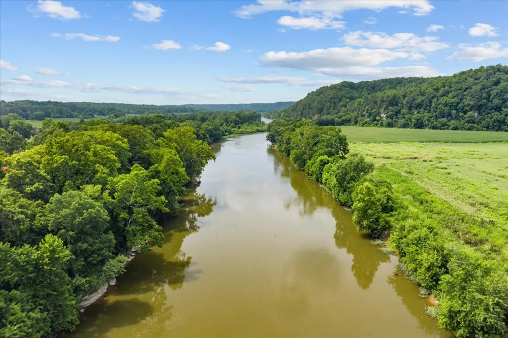 4060 Dyer Rd Hurricane Mills, TN 37078