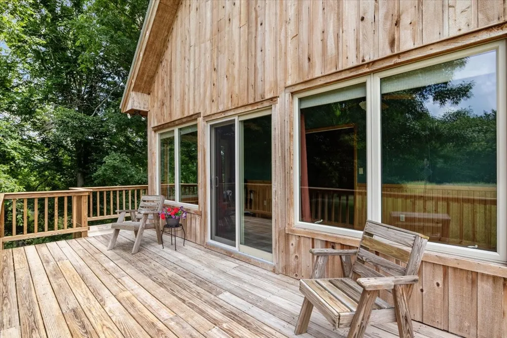 4060 Dyer Rd Hurricane Mills, TN 37078
