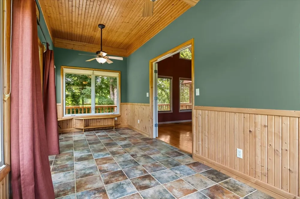 4060 Dyer Rd Hurricane Mills, TN 37078