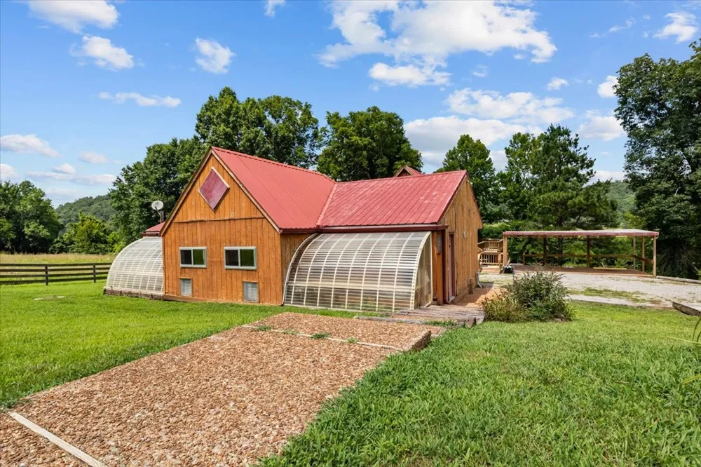 4060 Dyer Rd Hurricane Mills, TN 37078