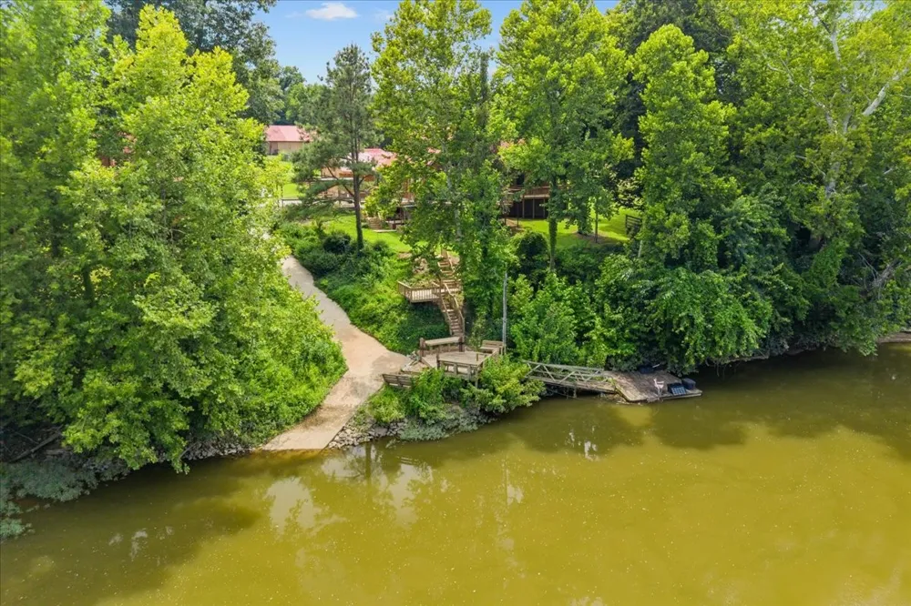 4060 Dyer Rd Hurricane Mills, TN 37078