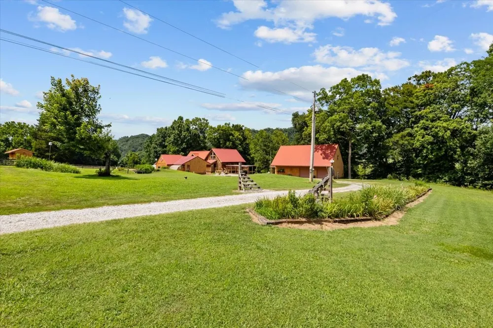 4060 Dyer Rd Hurricane Mills, TN 37078