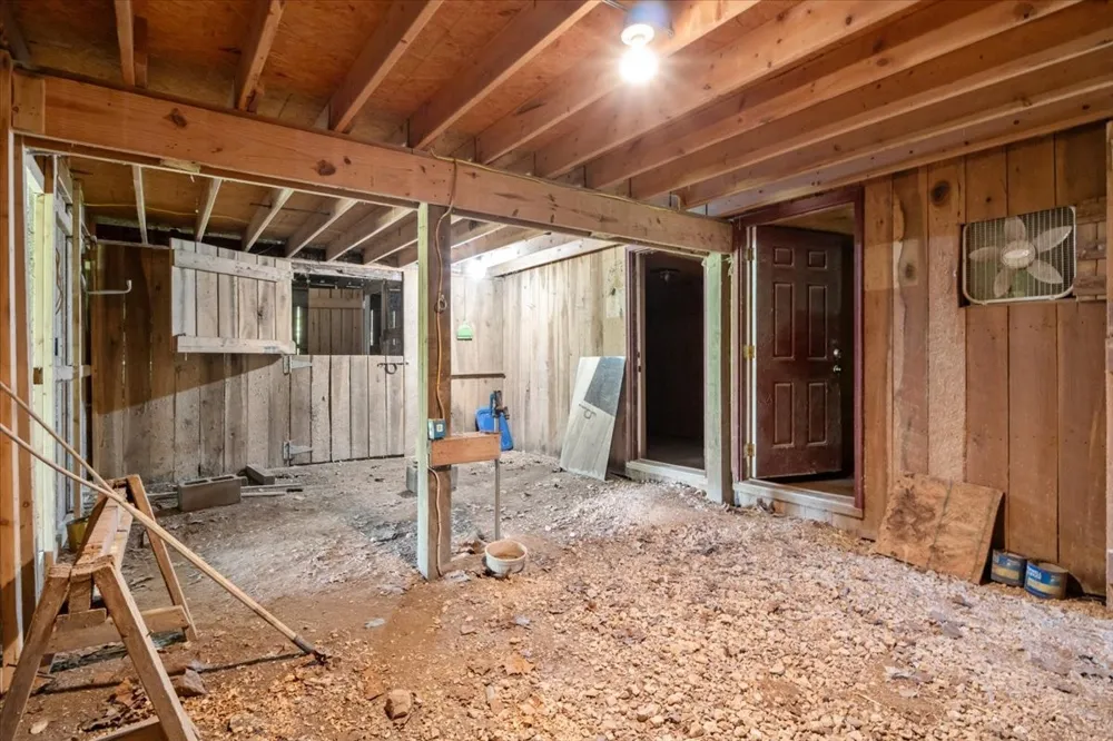4060 Dyer Rd Hurricane Mills, TN 37078