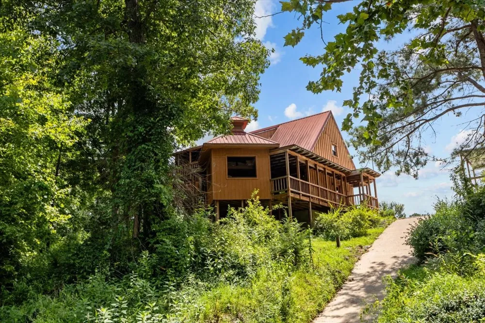 4060 Dyer Rd Hurricane Mills, TN 37078