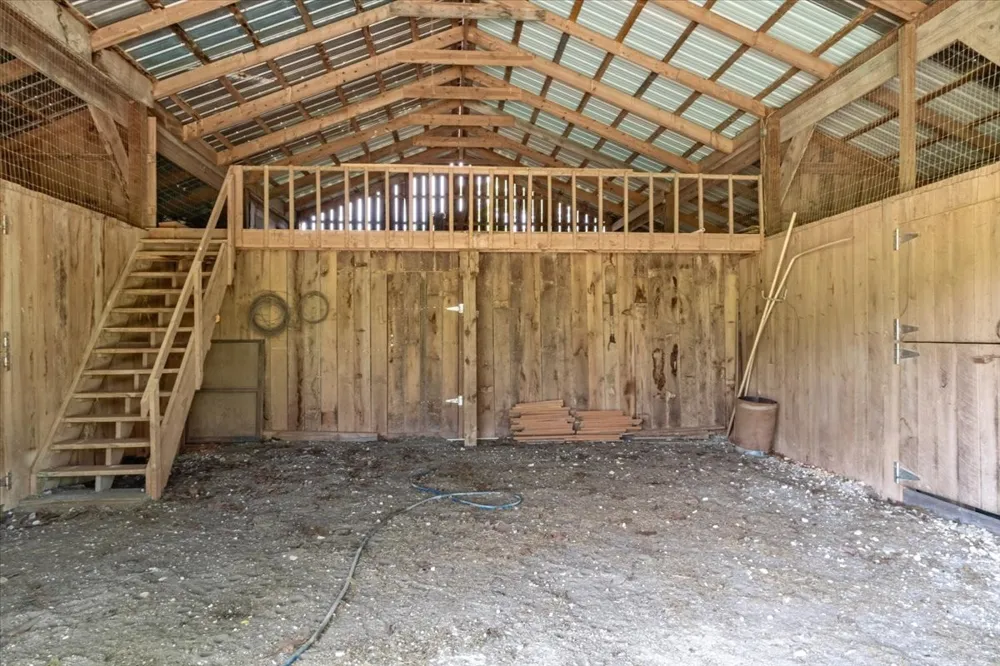 4060 Dyer Rd Hurricane Mills, TN 37078