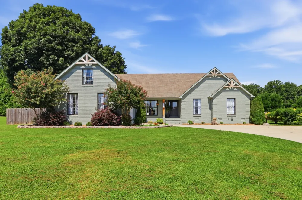 42 Starboard Ct Estill Springs, TN 37330
