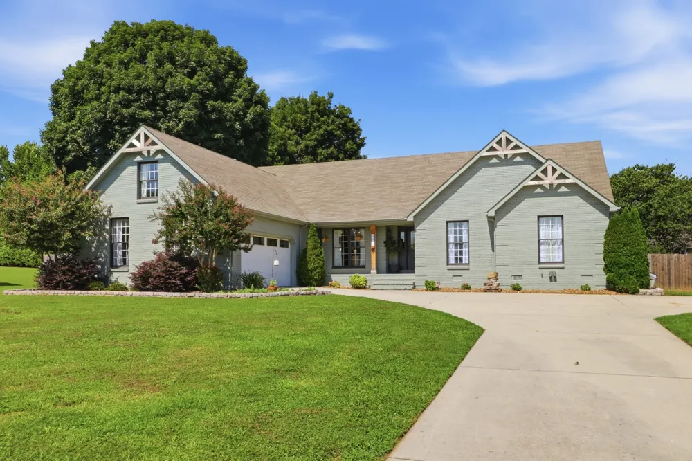 42 Starboard Ct Estill Springs, TN 37330