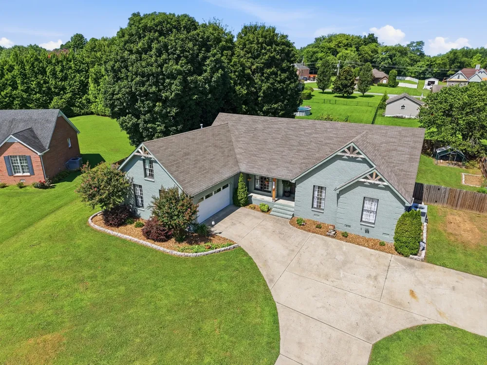 42 Starboard Ct Estill Springs, TN 37330