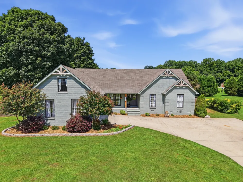 42 Starboard Ct Estill Springs, TN 37330