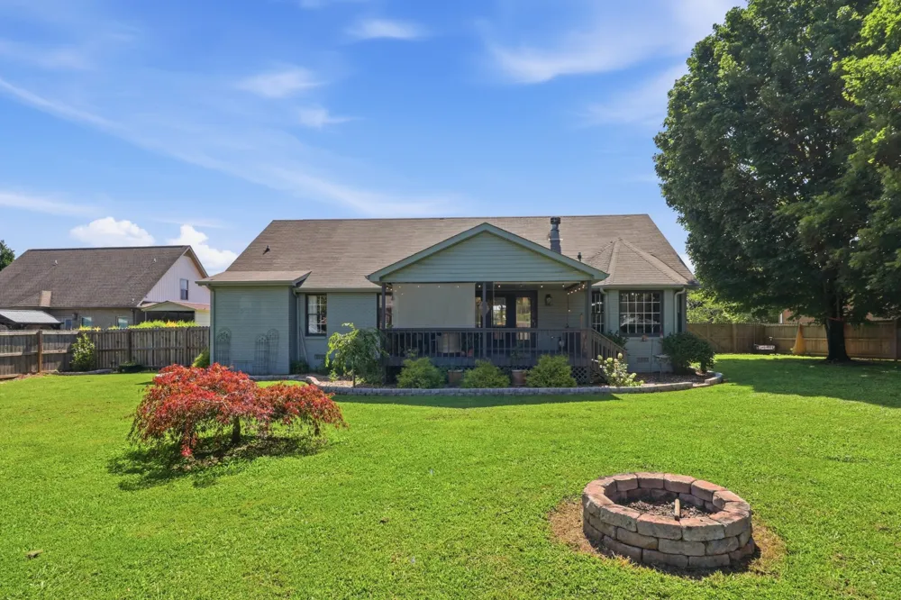 42 Starboard Ct Estill Springs, TN 37330