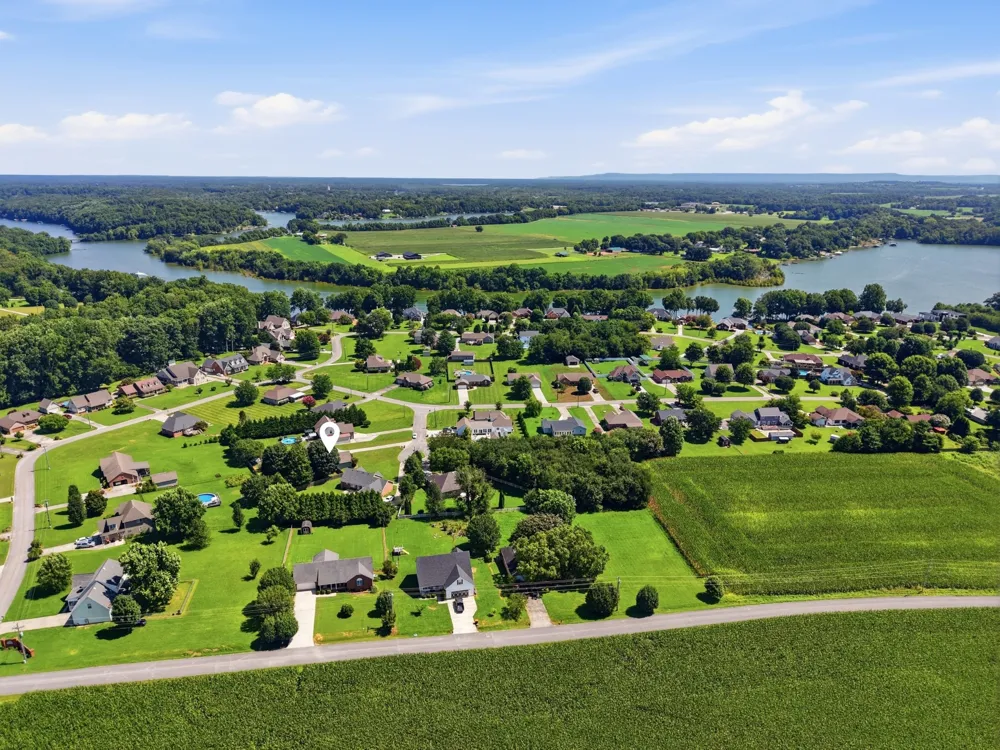 42 Starboard Ct Estill Springs, TN 37330