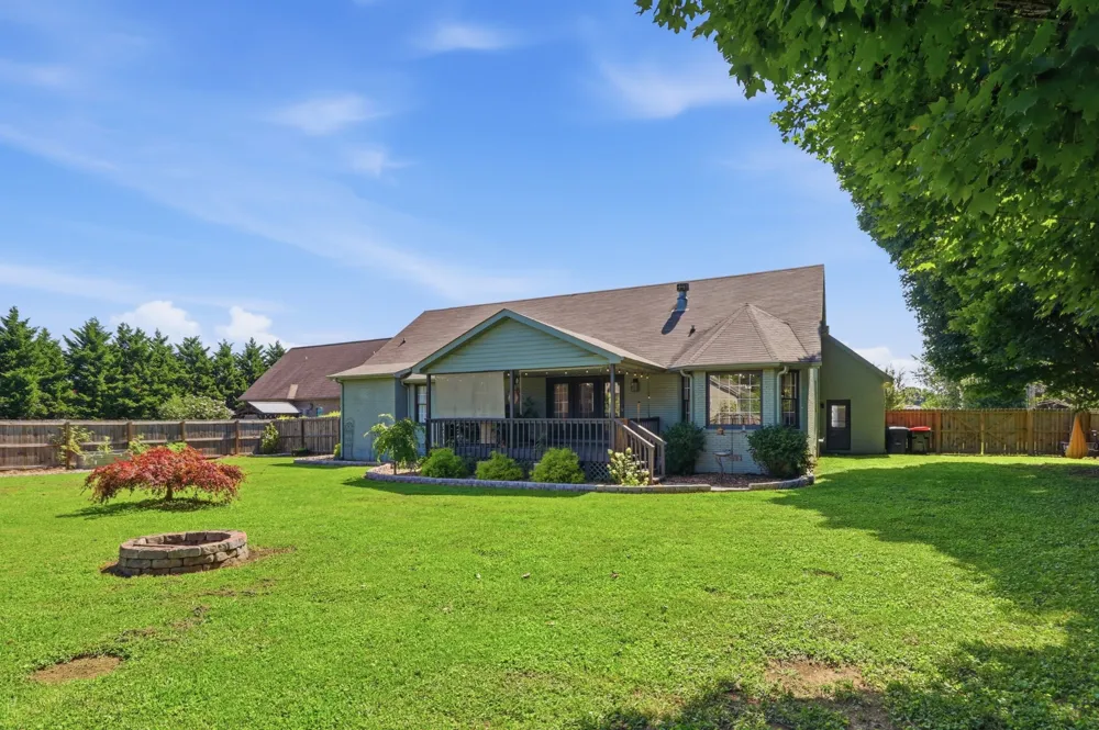 42 Starboard Ct Estill Springs, TN 37330