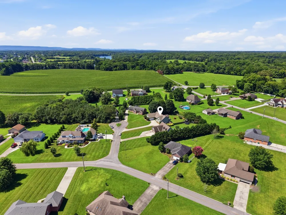 42 Starboard Ct Estill Springs, TN 37330