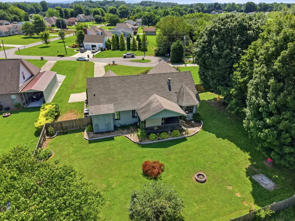 42 Starboard Ct Estill Springs, TN 37330