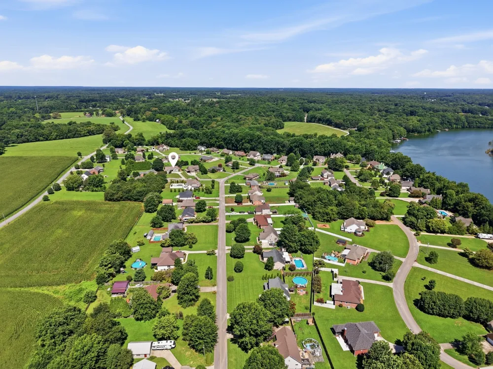 42 Starboard Ct Estill Springs, TN 37330