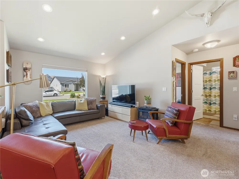 159 George Loop Rock Island, WA 98850