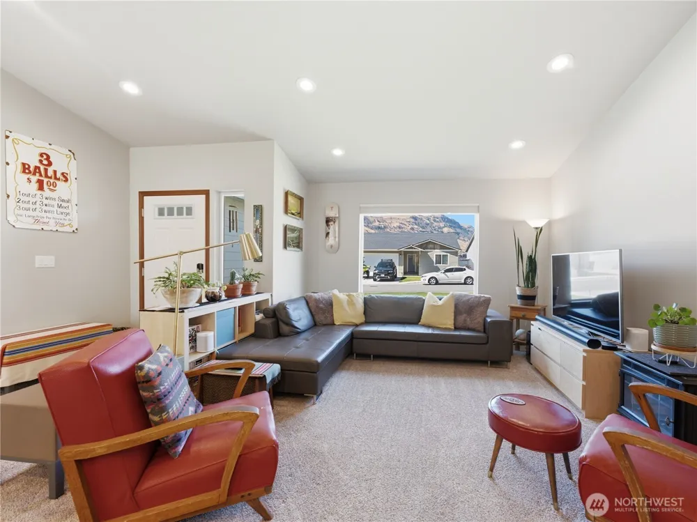 159 George Loop Rock Island, WA 98850