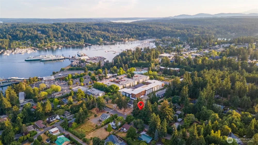 868 Gilmore Way NE Bainbridge Island, WA 98110