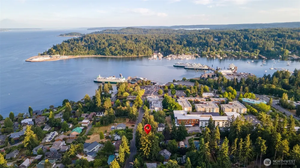 868 Gilmore Way NE Bainbridge Island, WA 98110
