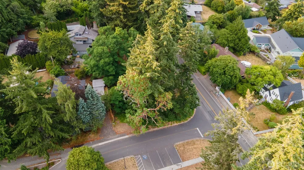 868 Gilmore Way NE Bainbridge Island, WA 98110