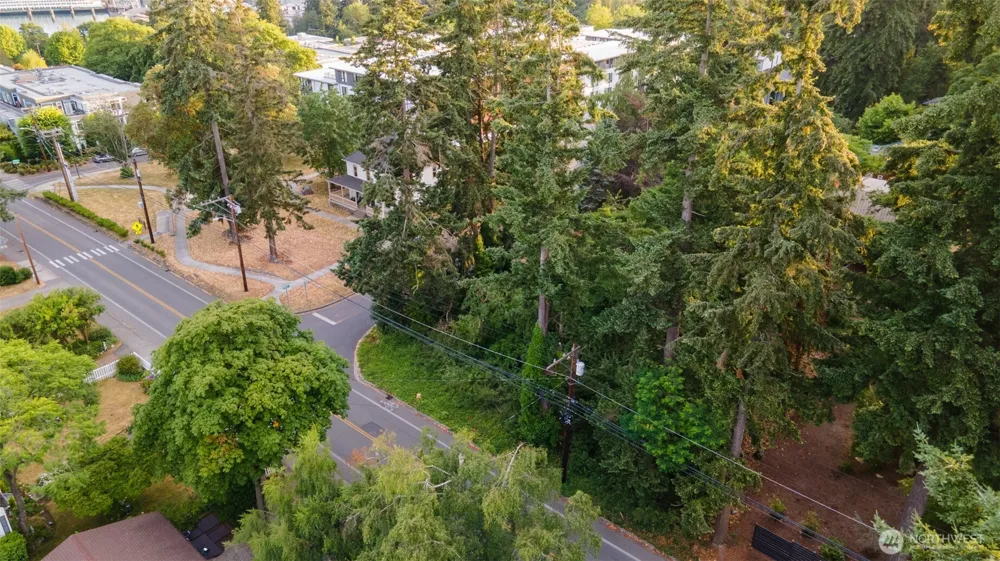 868 Gilmore Way NE Bainbridge Island, WA 98110