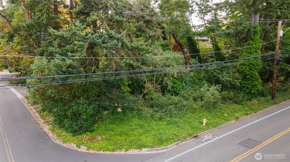 868 Gilmore Way NE Bainbridge Island, WA 98110