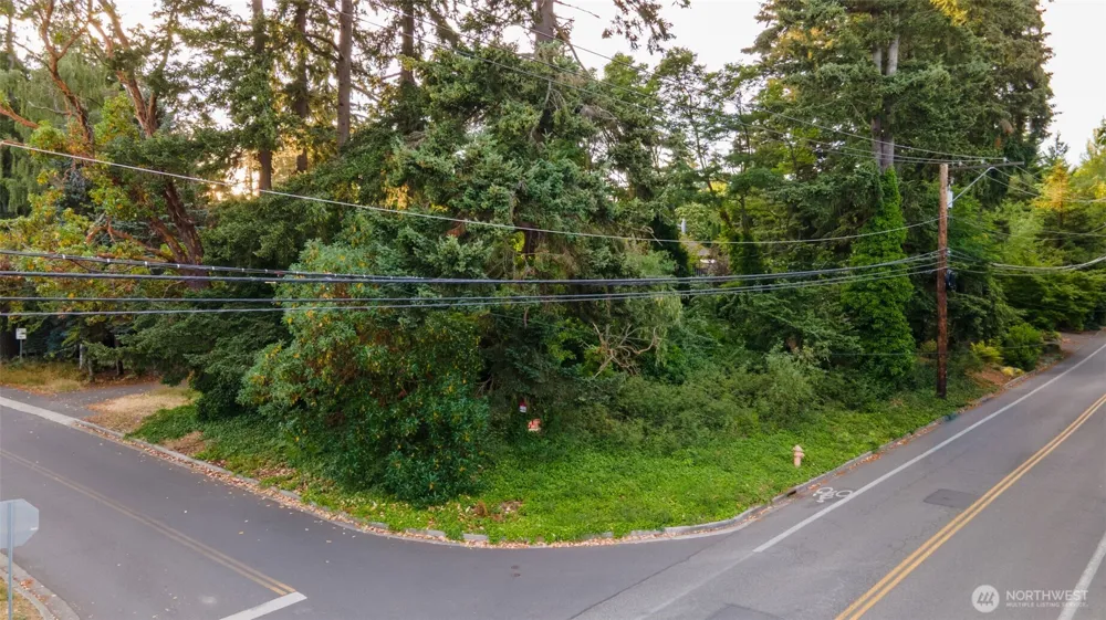 868 Gilmore Way NE Bainbridge Island, WA 98110