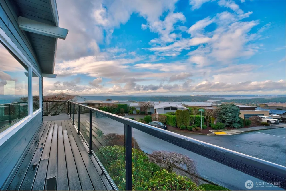 13901 Somerset Lane SE Bellevue, WA 98006