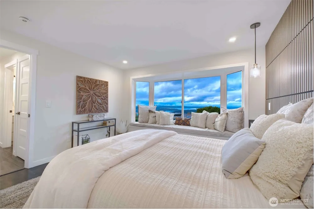 13901 Somerset Lane SE Bellevue, WA 98006